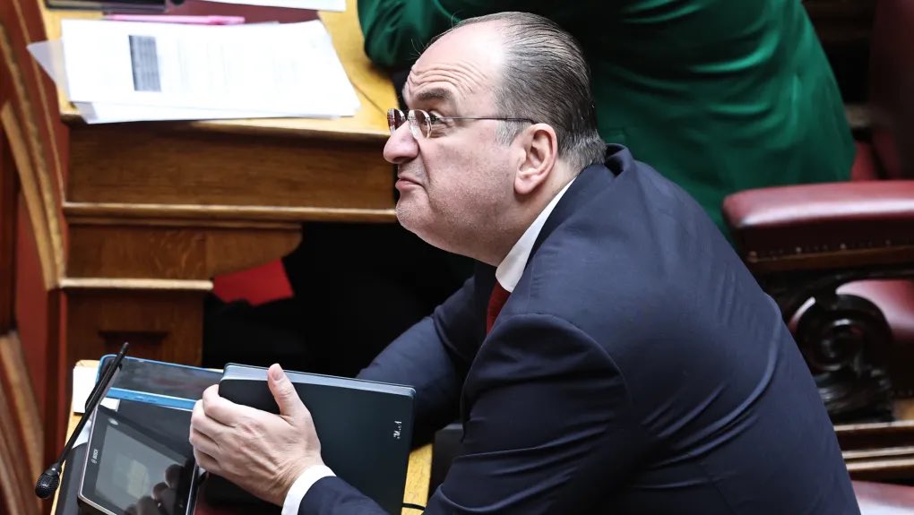 Από την στιγμή που έγινε υπουργός αυτός φαντάσου σε τι τριτοτέταρτο ρδελομπου ζεις …