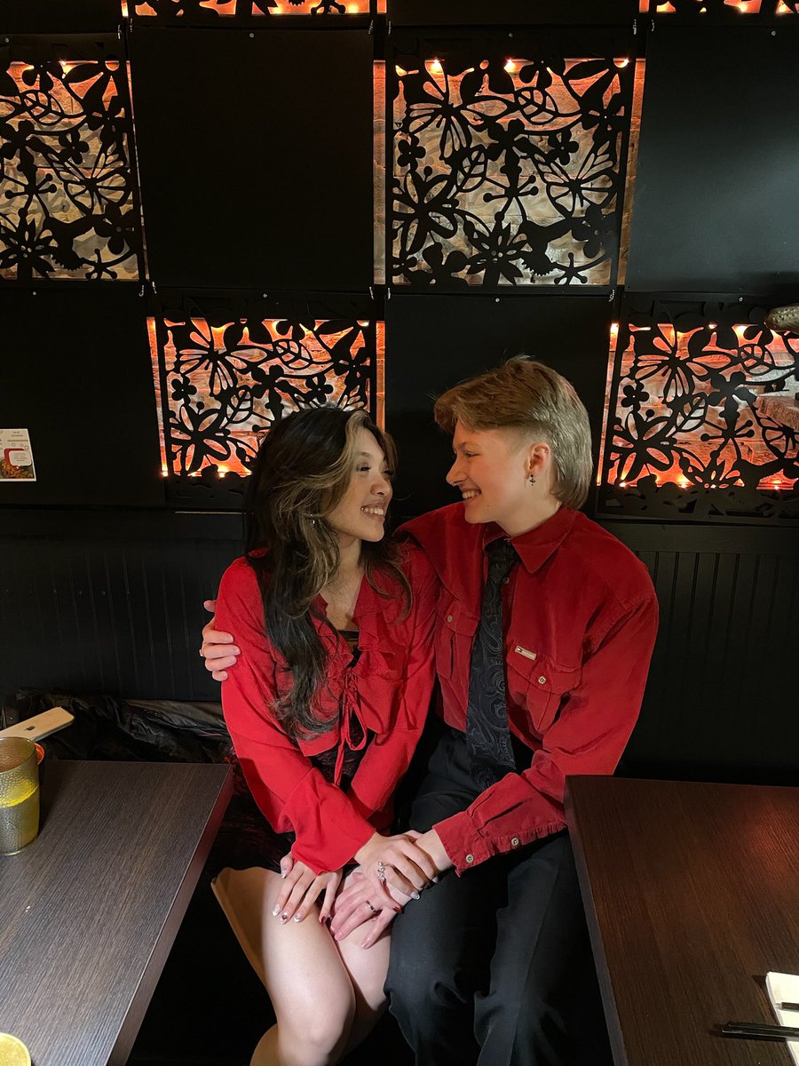 𝚜𝚊𝚙𝚙𝚑𝚘𝚌𝚘𝚞𝚙𝚕𝚎𝚜 tweet media