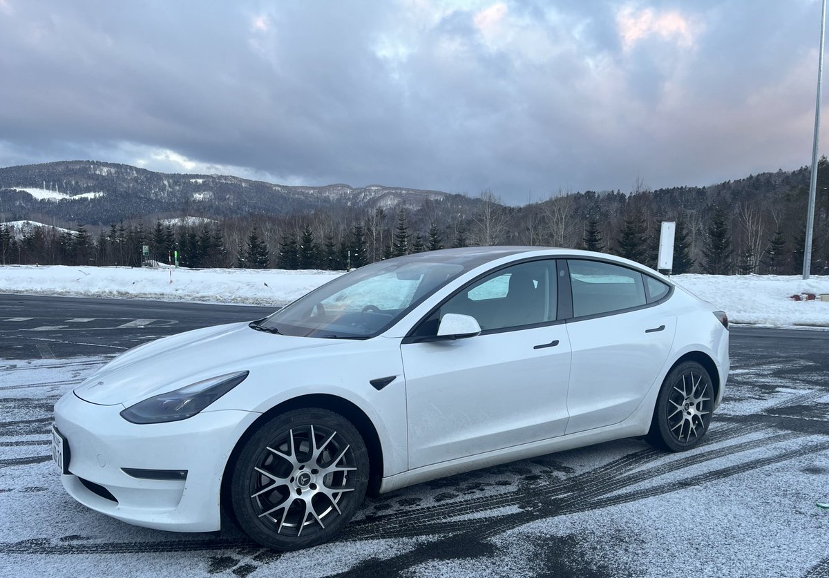 yousei_anzukun's tweet image. 妻に「北海道でテスラ、大丈夫？」って言われ続けて3年。

今では「次もテスラにしたい」って言い出しました😇

一度も「やっぱりやめれば良かった」って言われたことないです笑

3年間、一度も後悔してません。
#テスラ #Tesla #北海道 #EV