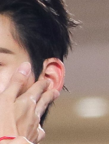 narawinics's tweet photo. what you see                                   what I see 

// pls the red ears lost it 🤭

POND PHUWIN AT SONGKRAN THE MALL BANGKAPI​

#TheMallSongkranxPondPhuwin
#ปอนด์ภูวินทร์ https://t.co/eYrWUzO1hM