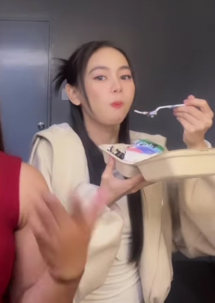 rowe ꨄ tweet media