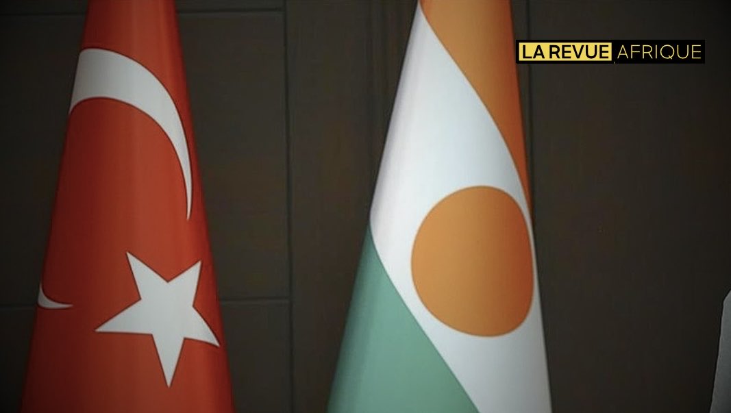 larevueafrique's tweet image. 🇳🇪 🇷🇺 FLASH | Le #Niger amorce un tournant en se rapprochant de la #Turquie pour renforcer ses capacités militaires, au détriment d’un partenariat russe en perte de vitesse.

Selon des sources militaires, l’aide russe atteint ses limites et n’améliore plus la situation