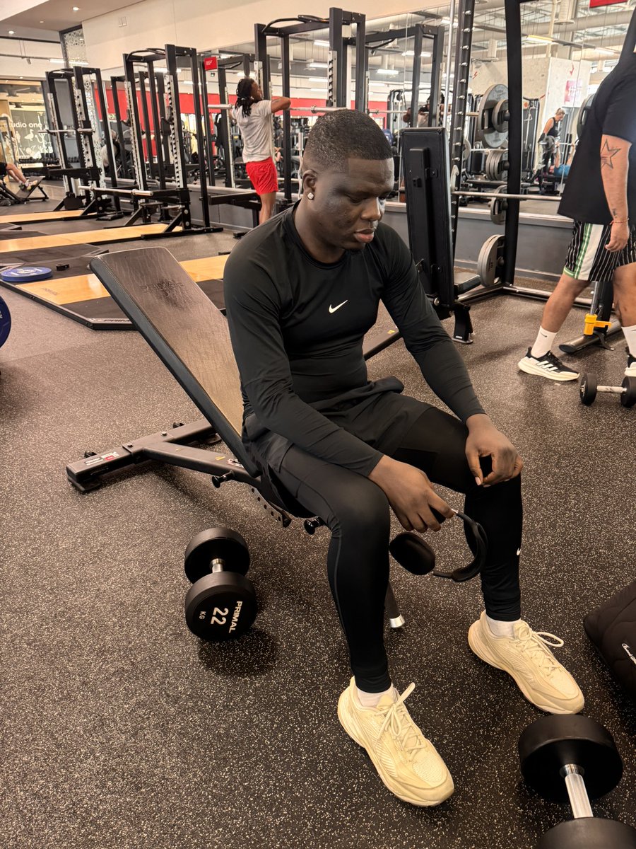 Ajolayo tweet media