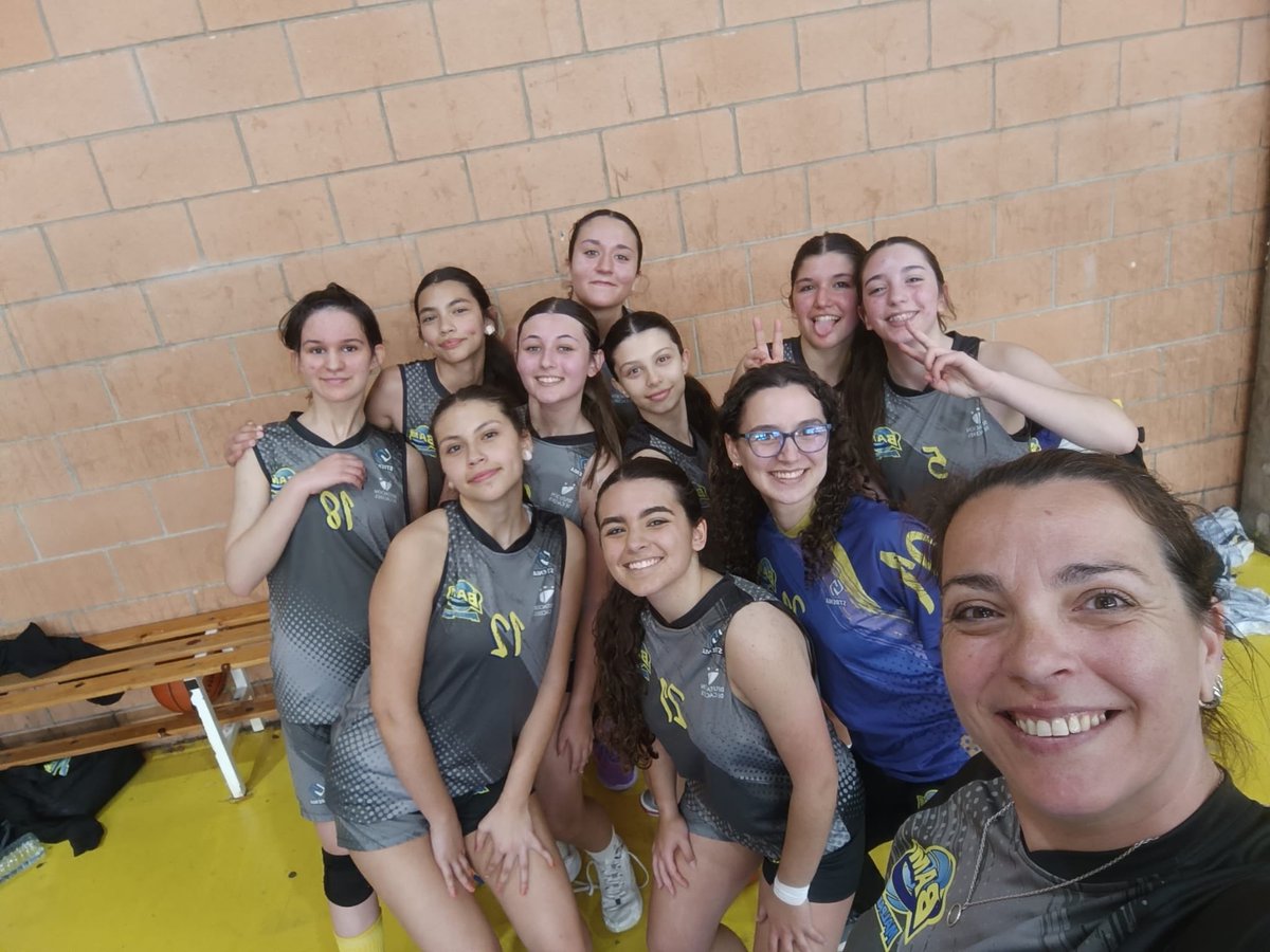 BAMALPARTIDA's tweet photo. 📸Galería del fin de semana📸
💛💙Finde completito el que han pasado nuestros equipos y con las mejores de las sonrisas💛💙
Por aquí os dejamos algunos de esos buenos momentos 🏀
¡Feliz martes! 🤩 https://t.co/k2IjOq1quU