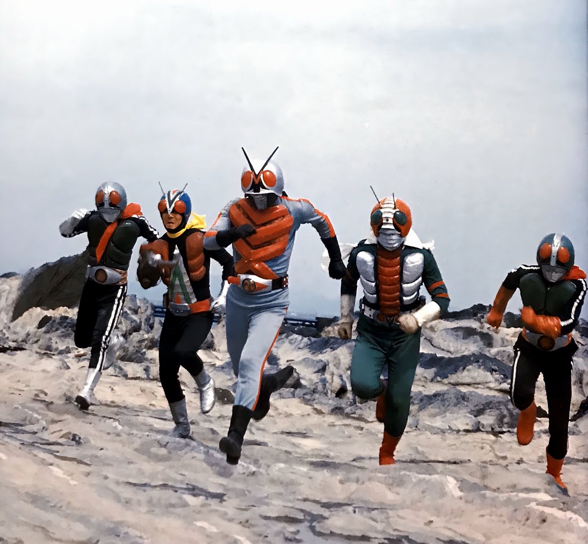 THE2511's tweet photo. 三浦半島崎海岸にて行われた五人ライダー撮影会より...五人ライダーと大野剣友会メンバーの写真…. https://t.co/zTsL9qKhAf