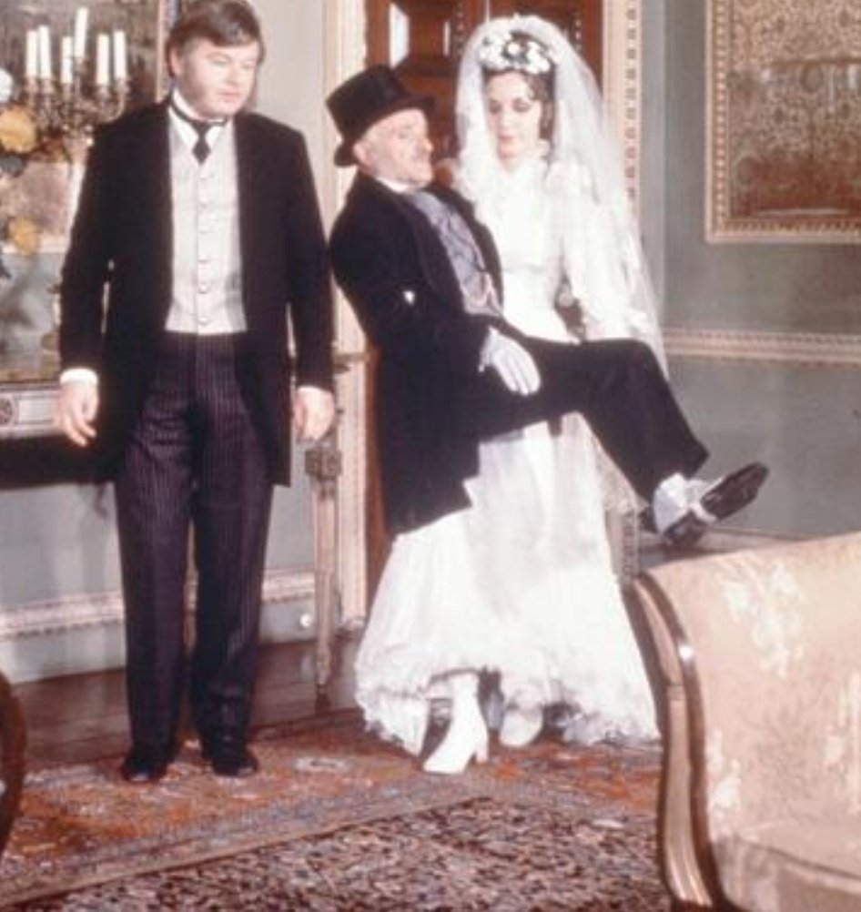 lift and carry film and tv tweet media