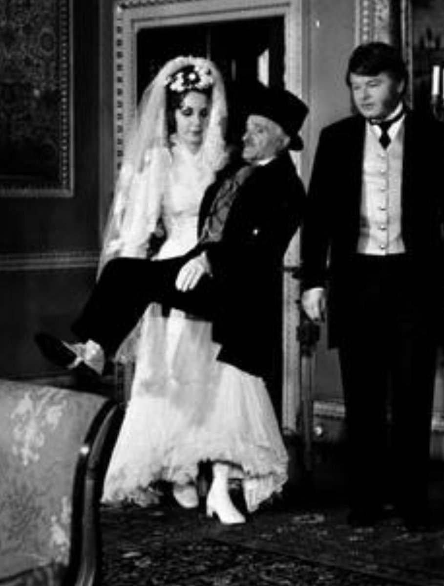 lift and carry film and tv tweet media