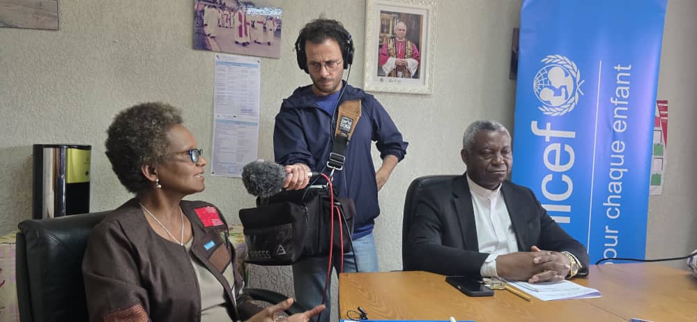 unicefcameroon's tweet image. 🇨🇲 Ahead of Pope Leo XIV's visit to #Cameroon, @NPerraultUNICEF (@unicefcameroon ) &amp;amp; Pr. TCHOUNGUI (#UCAC) speak to @RFIAfrique .
On the agenda: 
🔹 The Holy Father’s meeting with the academic world 🔹 Launch of the Master’s in #ChildrensRights: a strategic partnership 🤝