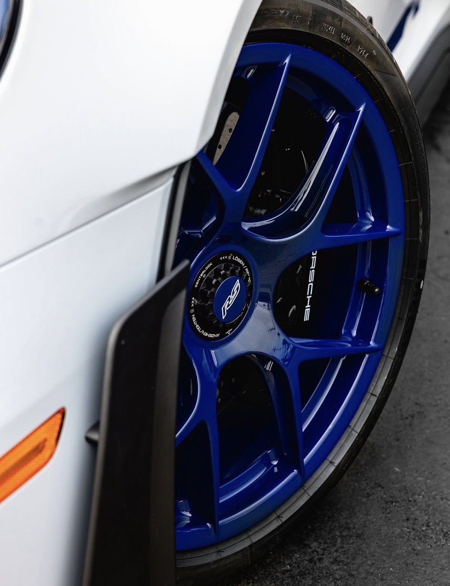 Jordan92338366's tweet image. 992 GT3RS Weissach with exposed blue carbon 🥶