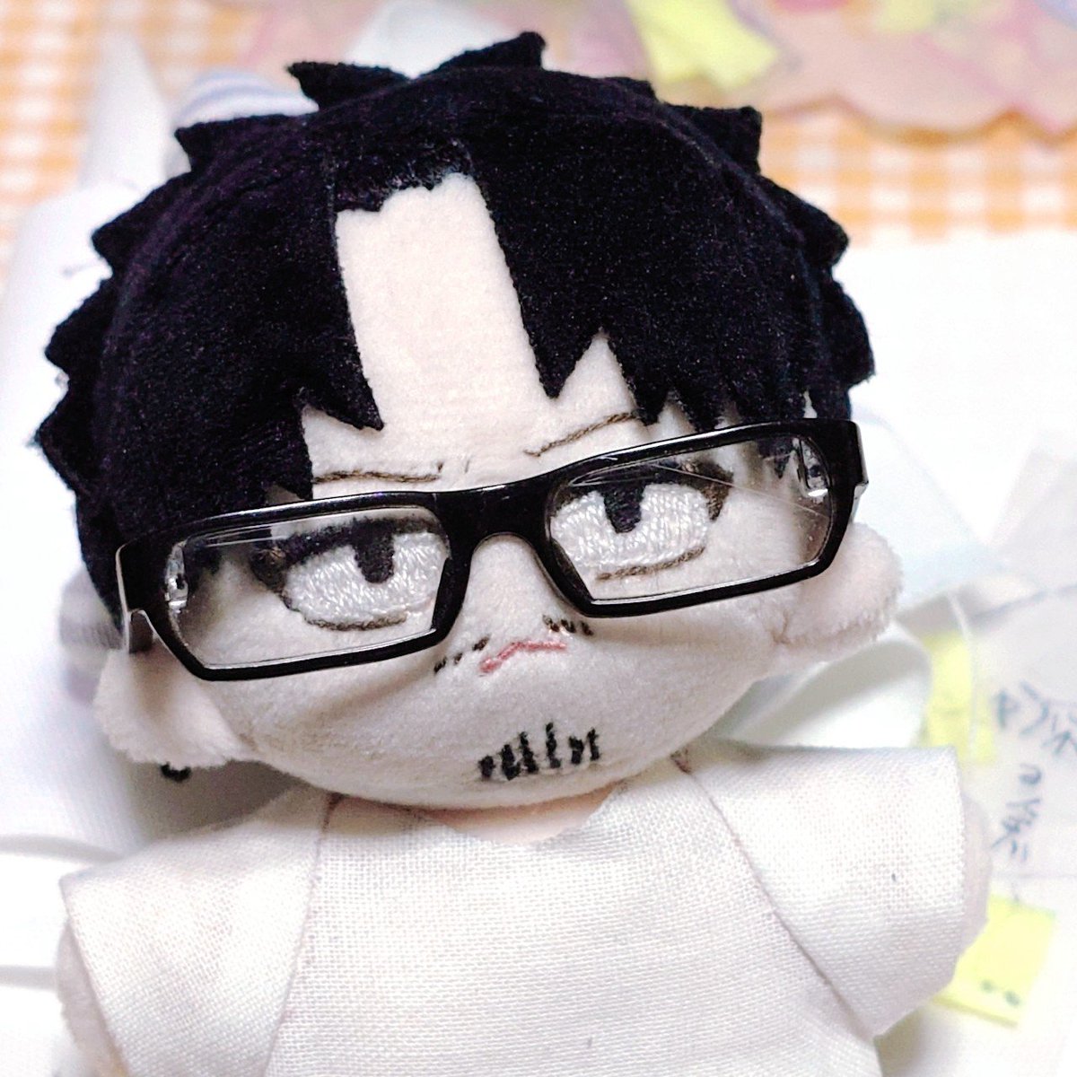 MAMEgraPOTEtori's tweet image. 進捗　やたらマイルド主に目つき　服は仮につきTシャツ
ネクタイとベストの布いい感じの色あったらいいなー #自作ぬい #製作中