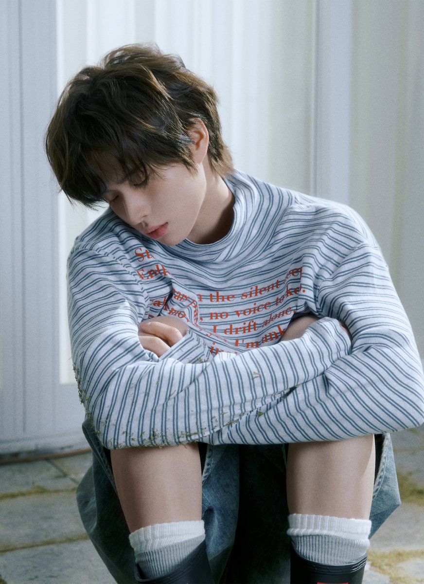 TWS_PLEDIS's tweet image. TWS : 5th Mini Album 'NO TRAGEDY'
Official Photo COMPACT Ver. (BLUSH)

#KYUNGMIN #경민

🌹 2026.04.27. 6PM (KST)

#TWS #투어스 #247WithUs
#NO_TRAGEDY