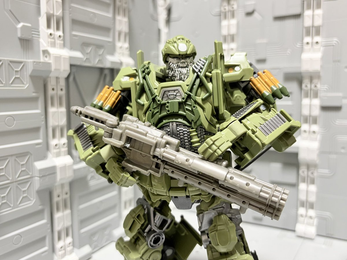ビーが商品化した事でロストエイジボッツ最後のひとりになってしまったハウンド
待ってるよ…