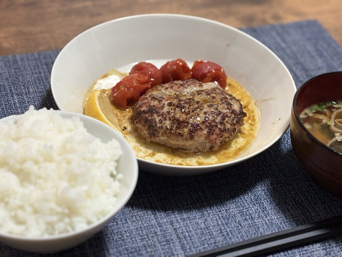 yoichi_gt's tweet photo. 有名な酒蒸しハンバーグ
今まで自炊してきた中で1番美味い料理や
長谷川あかり先生ありがとう https://t.co/bIzBPPm3OI