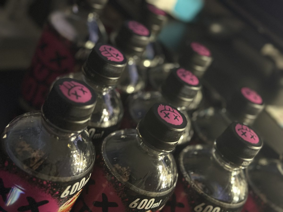 No1_Mikan_'s tweet image. えーっと…誰か飲む？💦  #NOPE