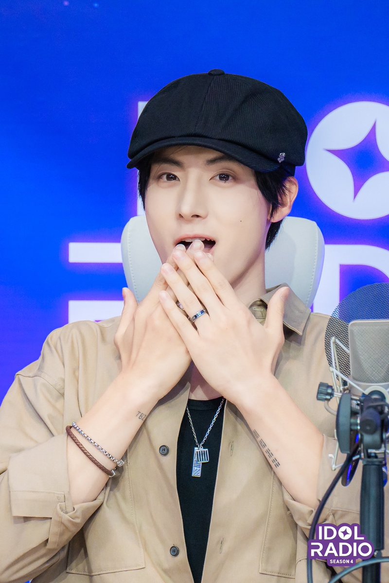 idolradiokorea's tweet image. [#아이돌라디오4 앨범 260413]

EP#214 아돌라 데뷔 D-DAY🥳 안녕하세요 KEYVITUP입니다! (DJ 에릭)

강아지 차차도 잘해요🫳

@THEBOYZ_officl

#MBC #IDOLRADIO #아이돌라디오 #더보이즈 #에릭