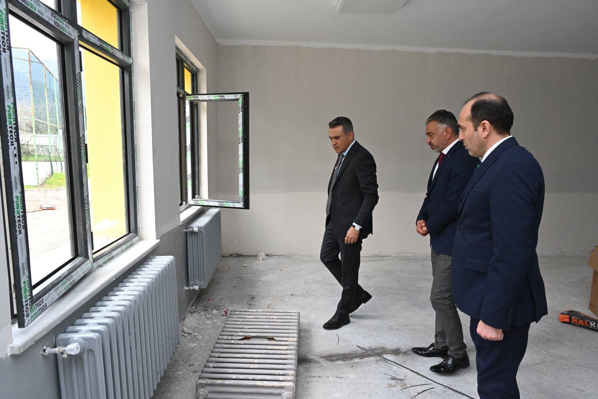 denizlimem's tweet photo. 📍Honaz Adil Akan Ortaokulu Güçlendirme Çalışmaları

İl Millî Eğitim Müdürümüz Emre Çalışkan, güçlendirme çalışmaları devam eden Honaz Adil Akan Ortaokulunu ziyaret ederek inşaat alanında incelemelerde bulundu.

Yürütülen çalışmalar hakkında yetkililerden bilgi alan Müdürümüz, güçlendirme sürecinin planlanan takvim doğrultusunda titizlikle sürdürüldüğünü belirtti.

@emre_caliskan
@Yusuf__Tekin 
@tcmeb