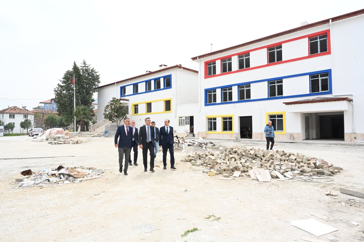 denizlimem's tweet photo. 📍Honaz Adil Akan Ortaokulu Güçlendirme Çalışmaları

İl Millî Eğitim Müdürümüz Emre Çalışkan, güçlendirme çalışmaları devam eden Honaz Adil Akan Ortaokulunu ziyaret ederek inşaat alanında incelemelerde bulundu.

Yürütülen çalışmalar hakkında yetkililerden bilgi alan Müdürümüz, güçlendirme sürecinin planlanan takvim doğrultusunda titizlikle sürdürüldüğünü belirtti.

@emre_caliskan
@Yusuf__Tekin 
@tcmeb