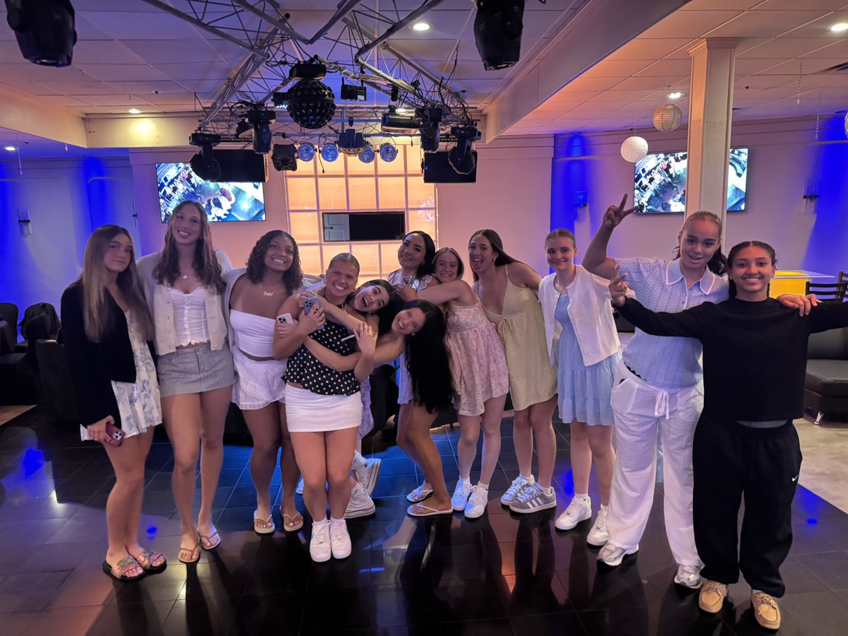 SJVLadyLancers's tweet photo. 2025-2026 Lady Lancers! Last night these teams got together one last time to celebrate the memories and experiences we made on and off the court this season, welcome some new Varsity Letters and said good luck to some soon to be alumni Lady Lancers! There were laughs and tears!💛 https://t.co/cIo55b1nfc