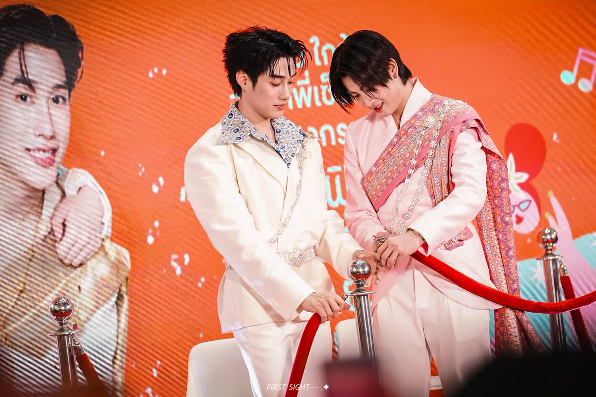 firstsight_2000's tweet image. สองอ้วมน่าย้ากมัีก!

TFO SONGKRAN AT CENTRAL RM9 #CentralRama9xTleFirstone