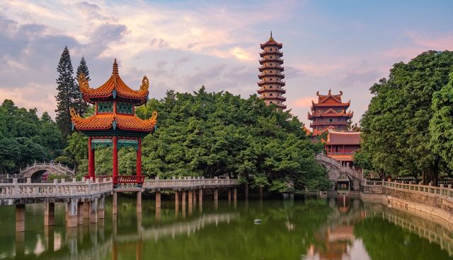 HolaFujian's tweet image. Fuzhou, this low-key treasure city, holds so many surprises! In 3 days, we’ll take you to taste authentic local cuisine, visit breathtaking sights, and experience the charm of Min culture~🍜🌆 #RefreshingFujian #Scenery For more information, visit: m.tripadvisor.cn/webapp/toplist…