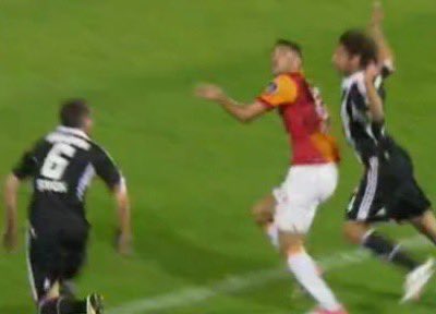 Kasnak yuvarlandı elek oldu, Burak Yılmaz melek oldu.