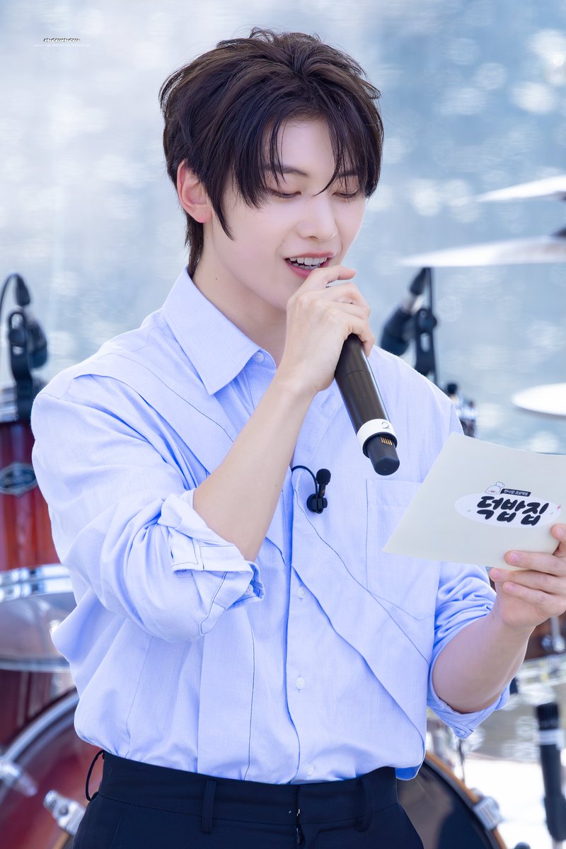 𝐦𝐞𝐰𝐦𝐞𝐰 tweet media