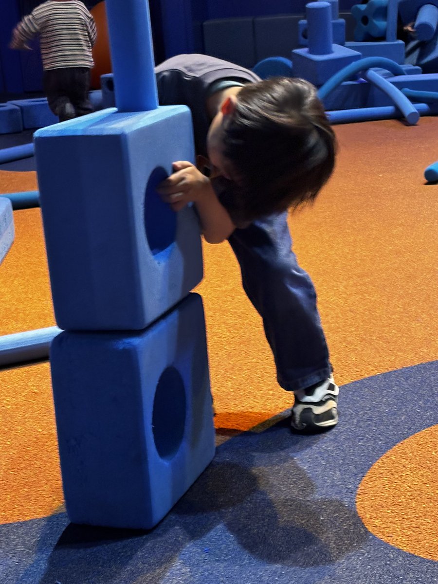Jane_Doe87san's tweet photo. 来月クローズしてしまうセサミエリアにお別れすべく行ってきた！
息子のユニバデビューからずーっとお世話になって、アトラクションが得意ではない彼が毎回本当に楽しみにしてた場所だったから寂しいなぁと親の方が感傷に浸ってしまう😂 https://t.co/bGPIkr8pVh