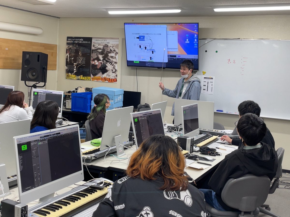 vao_visualsound's tweet photo. 新学期がスタートしました！！
新1年生はPCの基礎から、2年生はミキサーの復習から！
これからステップアップしていく為に、楽しみながら頑張っていきましょー！！
#音響効果 #効果音 #soundeffets #アニメ #音響 #SE #21世紀アカデメイア #大阪ビジュアルアーツ #OVA #専門学校 #映像音響 #新学期 https://t.co/ZCfVb8pBUU