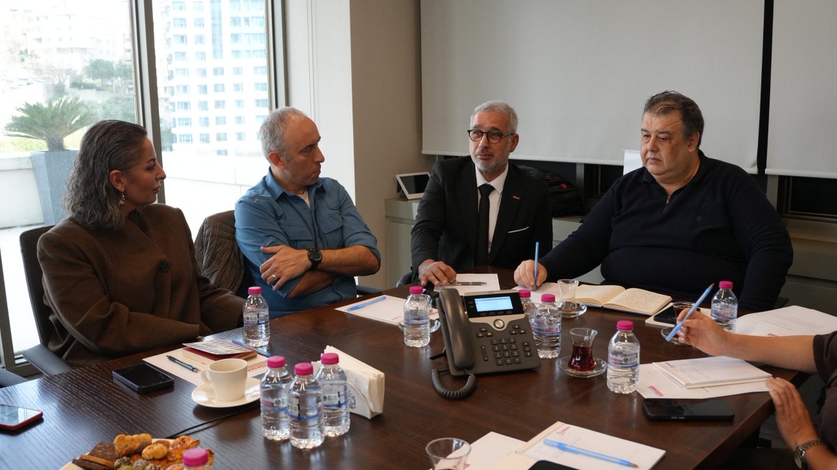 TÜRSAB Gastronomi Turizmi İhtisas Başkanlığı’nın aylık toplantısı, 14 Nisan 2026 Pazartesi günü Genel Merkez binamızda, Gastronomi Turizmi İhtisas Başkanımız Tümay İmamoğlu koordinasyonunda hibrit formatta gerçekleştirildi. Toplantıya; Yönetim Kurulu Üyelerimiz Gürkan Özcan ve