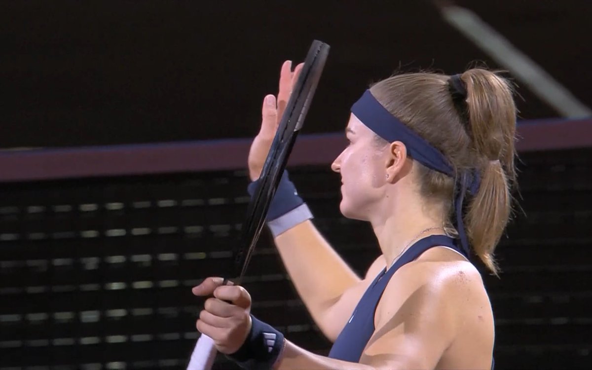 muchovestie's tweet image. Former French Open finalist won her first match on clay in 2 years 😍 #LETSGO