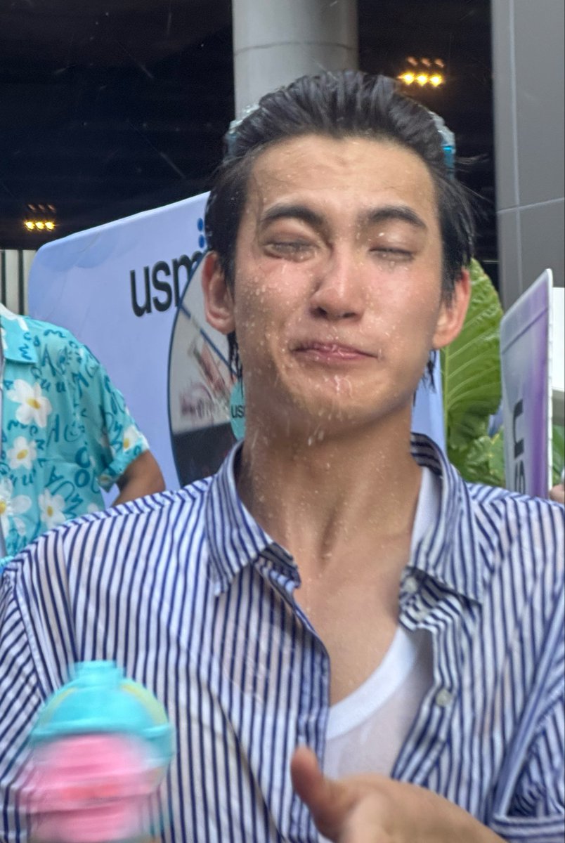 Sixsuperstars's tweet photo. ใครทำชี 😂 #UsmileThailandxพี่หลองช่วงสงกรานต์ #First_Chalongrat #รักแรกของเฟริสท์ https://t.co/8pXb12hQwp