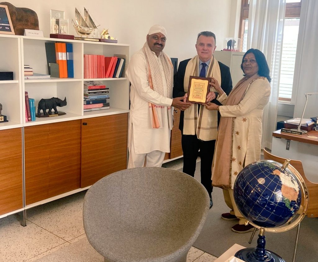 DrVijayTiwariJi's tweet photo. Pleasure meeting His Excellency @SwedensAmbIndia &amp; presenting him a copy of
#HappyWorldWithNewMedia by Dr. #VijayTiwari &amp; @erikamika 

@SwedishPM  

Dedicated to #MahatmaGandhi @GandhiSmriti_ &amp; 2nd @UN #SG #DagHammarskjold 

https://t.co/xMN7XAiscx

https://t.co/Ds32bJoGGZ 
@ANI https://t.co/VQ21E43Tgj