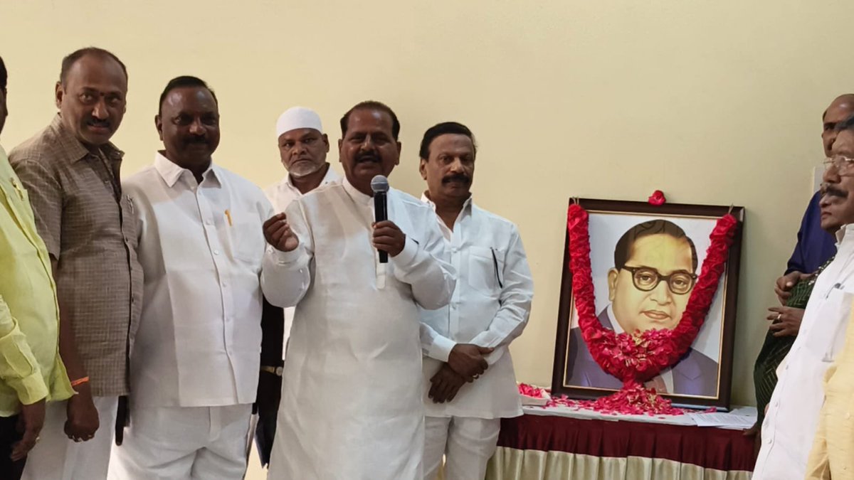 TDP_Sanathnagar's tweet photo. రాజ్యాంగ నిర్మాత డాక్టర్ బిఆర్ అంబేద్కర్ గారి జయంతి సందర్భంగా ఏర్పాటు చేసిన కార్యక్రమాల్లో పాల్గొన్న శ్రీపతి సతీష్ కుమార్ గారు https://t.co/HL9qgDd5q8