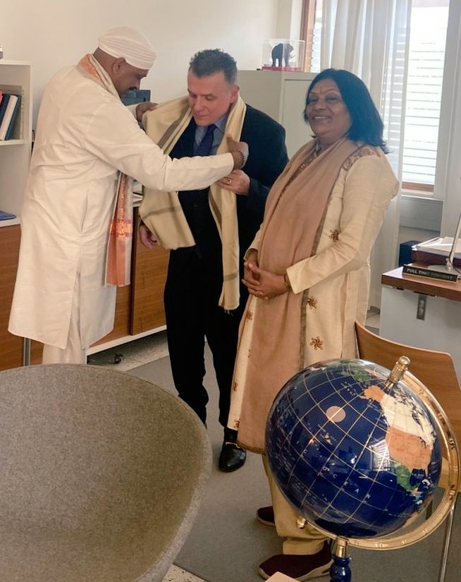DrVijayTiwariJi's tweet photo. Pleasure meeting His Excellency @SwedensAmbIndia &amp; presenting him a copy of
#HappyWorldWithNewMedia by Dr. #VijayTiwari &amp; @erikamika 

@SwedishPM  

Dedicated to #MahatmaGandhi @GandhiSmriti_ &amp; 2nd @UN #SG #DagHammarskjold 

https://t.co/xMN7XAiscx

https://t.co/Ds32bJoGGZ 
@ANI https://t.co/VQ21E43Tgj