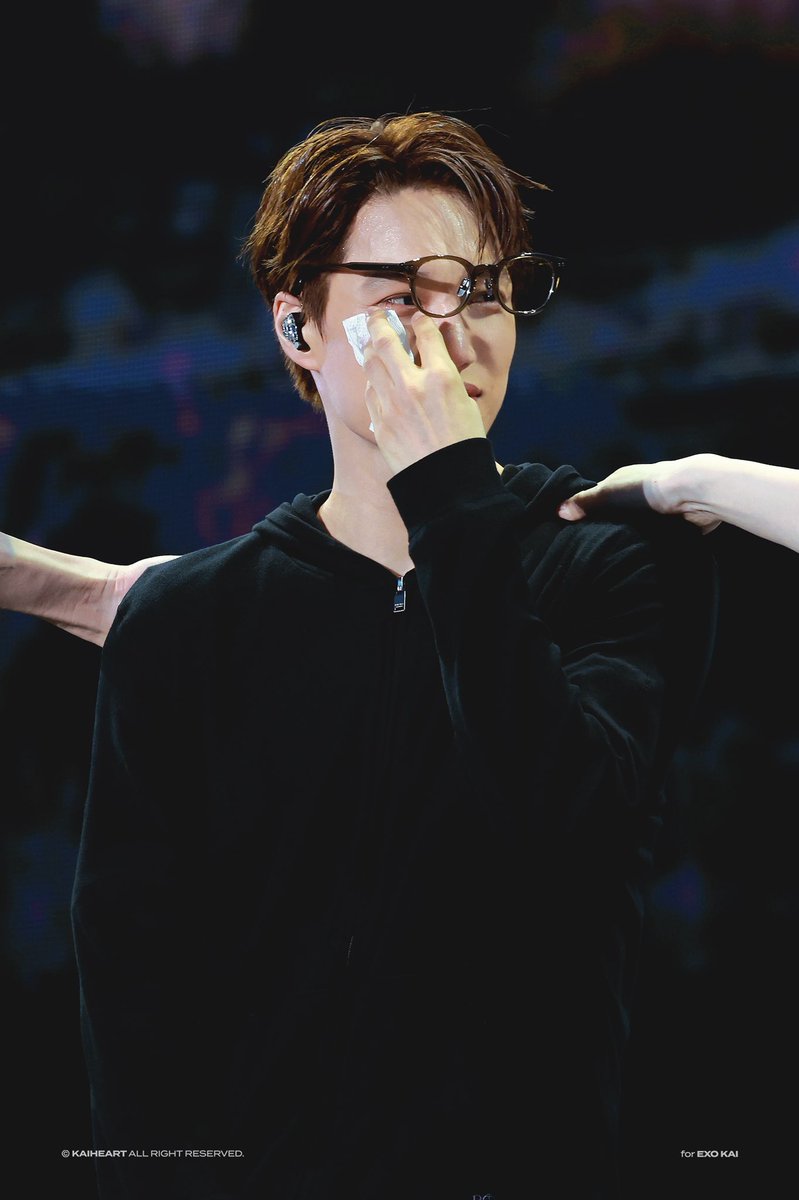 KAI_HEART_114's tweet image. 260411 김뿌엥
#KAI #종인 #카이 #엑소카이