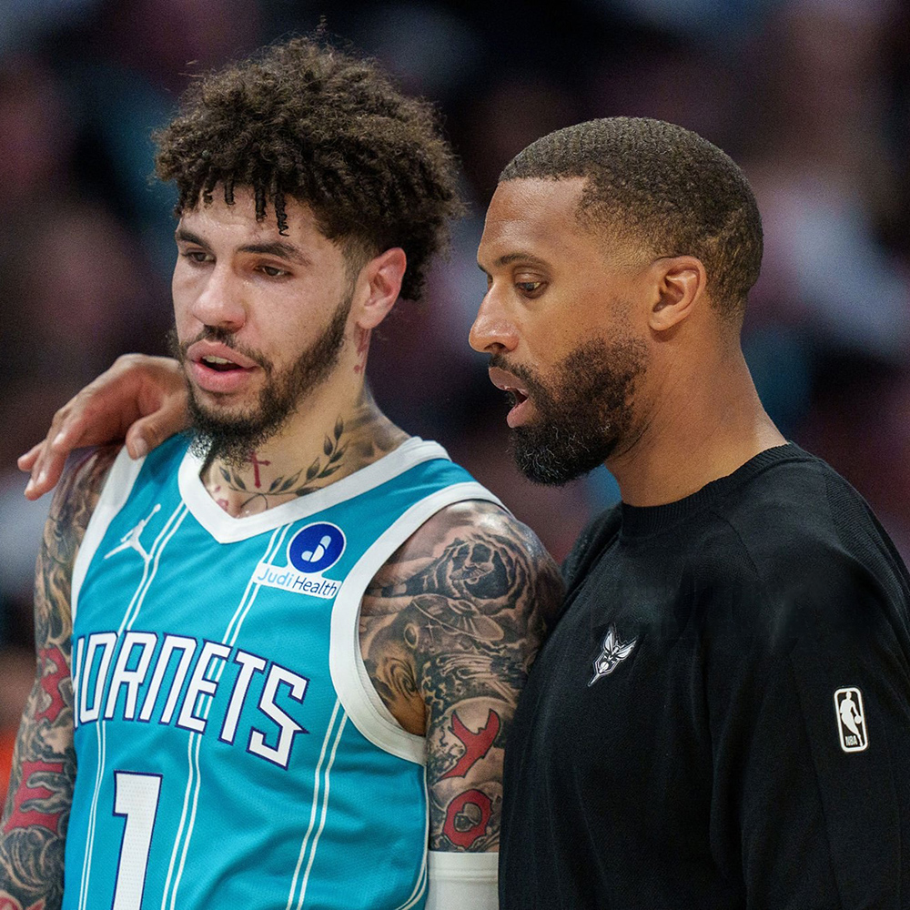HornetsReddit's tweet image. 🗣️ LaMelo Ball: "Growing up, my pops was a different type of coach. So whenever you say just tough or hard, it's different. So I don't feel like nobody really coaches hard or anything, because growing up, boy, you do the wrong (stuff), you get smacked in your head… all the