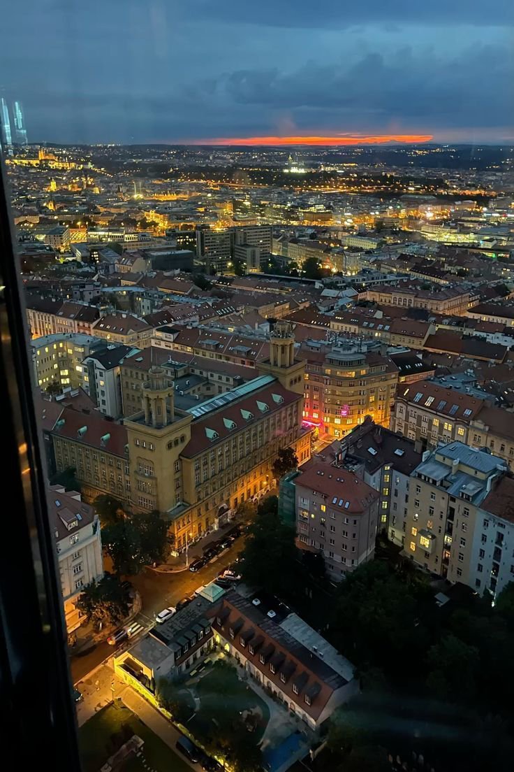 ForeverPhotos88's tweet photo. Prague night view https://t.co/6eMwTva7K7