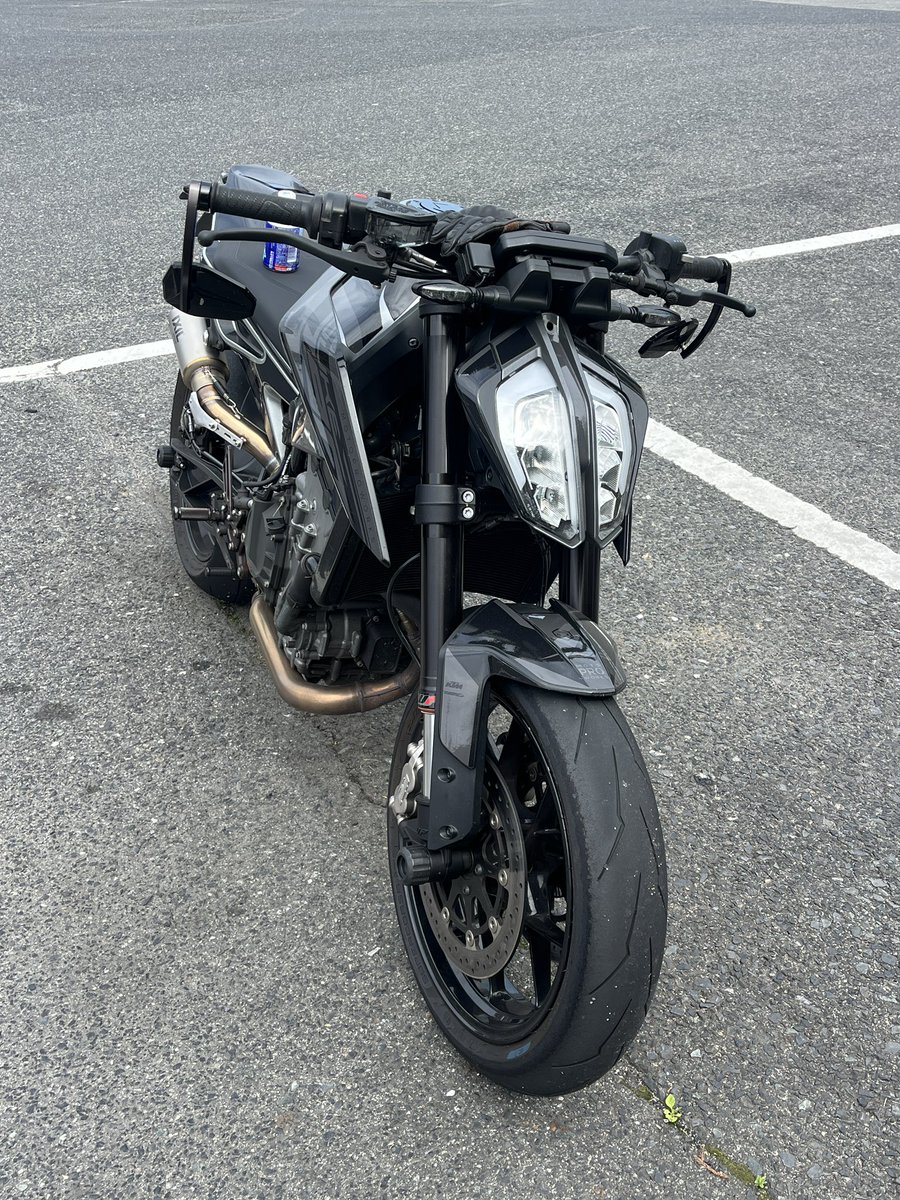 YM1129R's tweet photo. 今日はレインモードでゆーっくり、ゆーっくりと、近所をパトロール。
もちろん交通安全週間だからだ。
あ、冷却水のホースとウォーターポンプ系のメンテの段取りしとくんだったっけ。 https://t.co/33CK9X7o5i
