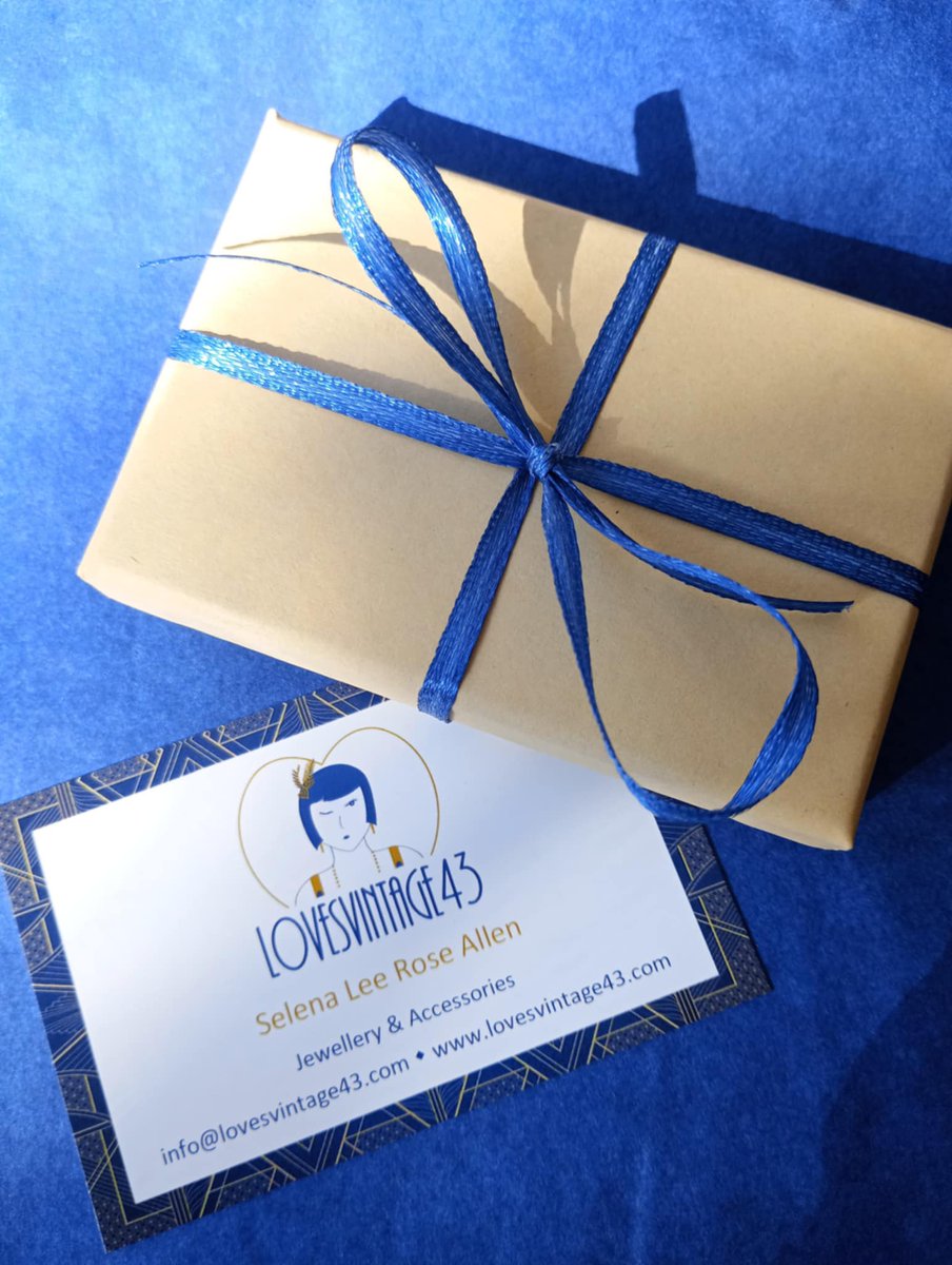 LovesVintage43's tweet image. MIX'N'MATCH BUY 2 SAVE 10% 🧡Handmade Ornately Detailed Boxed Gift Set of Dangle Earrings &amp;amp; Pendant Necklace on an 18" Trace Chain,  in Red &amp;amp; Silver (UK's total price shown includes P&amp;amp;P)  🧡 #EtsyShop   #shopindie #shopsmall #giftforher #goth #smallbiz  lovesvintage43.etsy.com/listing/439874…