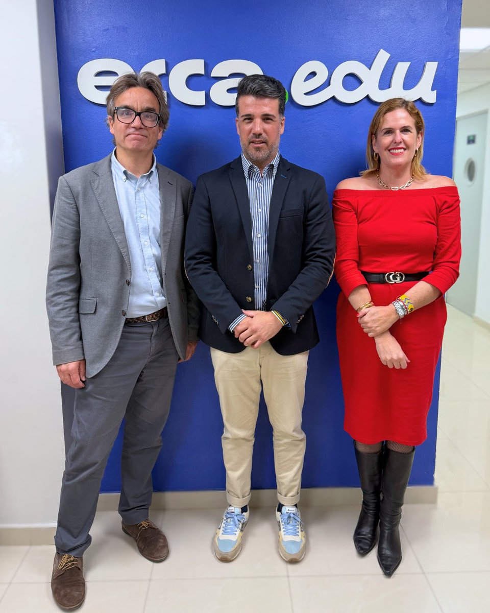 🏛️Recibimos a <a href="/davidsugo/">David Suárez González</a>, concejal del @AyuntamientoLPA, para dar a conocer nuestra actividad educativa y prospectar futuras colaboraciones.

En su visita al museo, destacó el impacto transformador de #eccaedu en la sociedad canaria. ¡Gracias por el apoyo!

#Educación