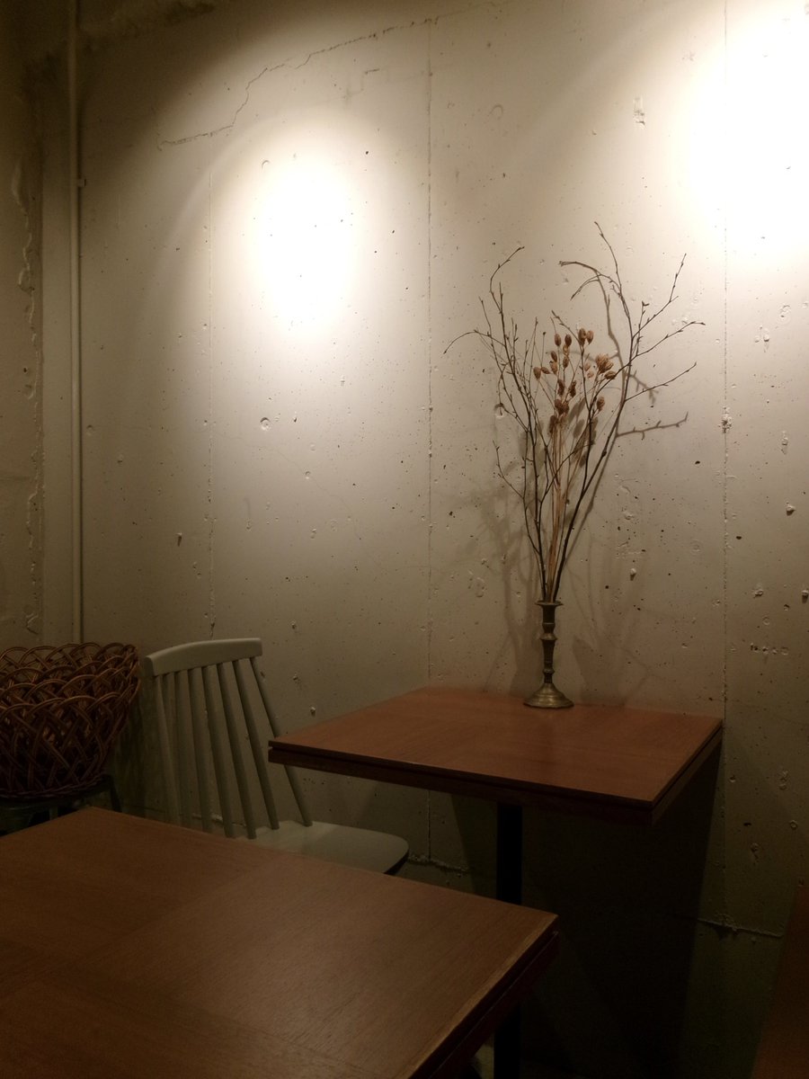 Vourkeかな？ベニエが食べられる貴重なお店❣️
昔、カフェデュモンドのベニエが大好きで地元にも店舗があったからよく食べてたけど、日本撤退しちゃってなかなかベニエを食べる機会がなくて悲しい🥲