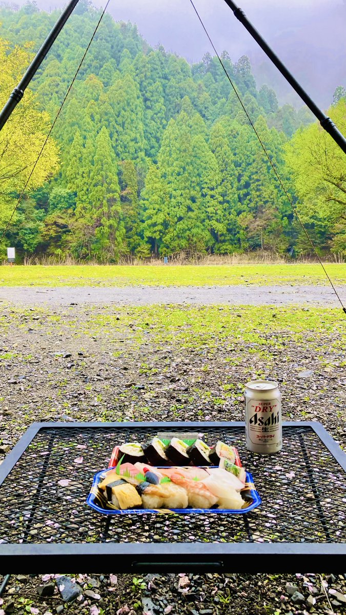 kacky_camp's tweet photo. キャンプ場に着いたら、とにかく寿司を喰ってビールを呑む
#お花見
#ソロキャンプ
#タッソul
#triwonder
#ウルフアンドグリズリー
#ジムニーjb23
#桑野橋河川公園
#朽木キャンプ場 https://t.co/hkcfrRhrSK
