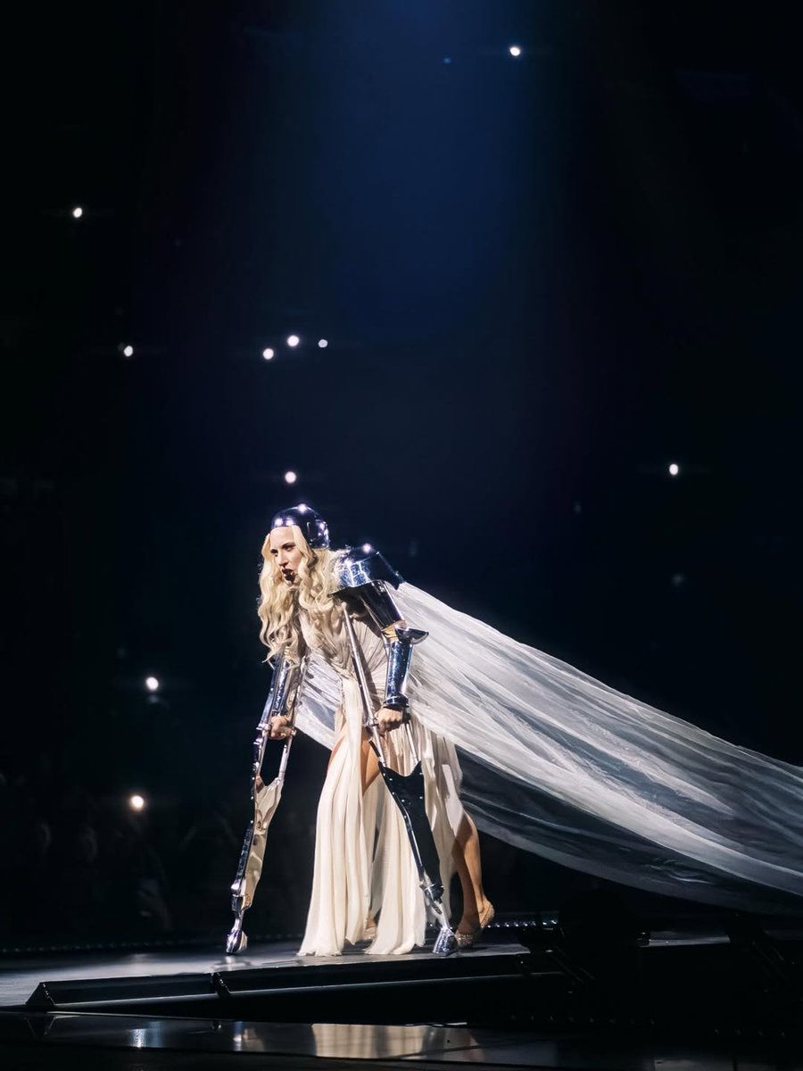 RDT Lady Gaga tweet media