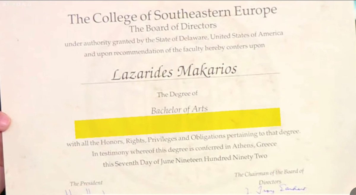 propergranalyst's tweet image. Στο χαρτί που έδειξε ο @mvlazaridis, στην κενή γραμμή (με κίτρινο) ΛΕΙΠΕΙ Η ΕΠΙΣΤΗΜΗ την οποία σπούδασε.
Πέραν όλων των άλλων, το χαρτί γράφει "πτυχίο"(Bachelor of Arts) χωρίς να αναφέρει σε ποια επιστήμη! 

Δείτε δείγματα:
Bachelor of Arts IN DESIGN 
Bachelor of Arts IN MASS