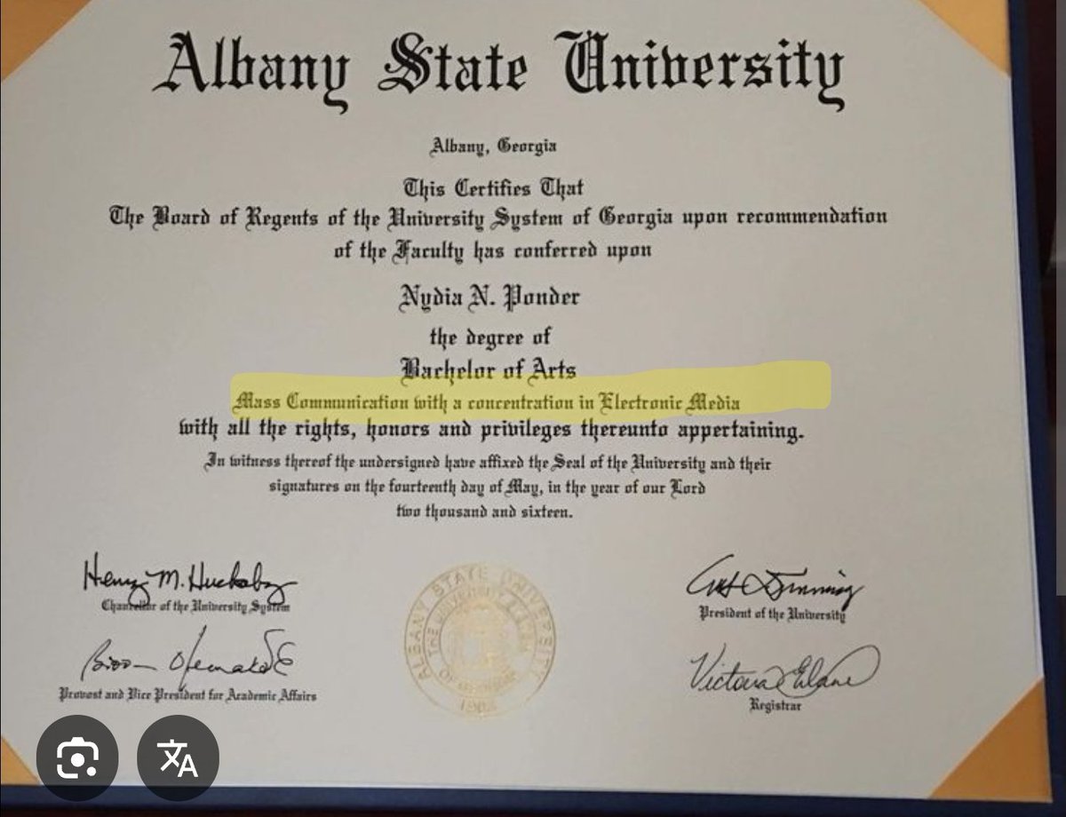 propergranalyst's tweet image. Στο χαρτί που έδειξε ο @mvlazaridis, στην κενή γραμμή (με κίτρινο) ΛΕΙΠΕΙ Η ΕΠΙΣΤΗΜΗ την οποία σπούδασε.
Πέραν όλων των άλλων, το χαρτί γράφει "πτυχίο"(Bachelor of Arts) χωρίς να αναφέρει σε ποια επιστήμη! 

Δείτε δείγματα:
Bachelor of Arts IN DESIGN 
Bachelor of Arts IN MASS