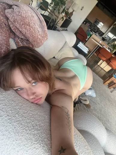 sabrina nichole tweet media