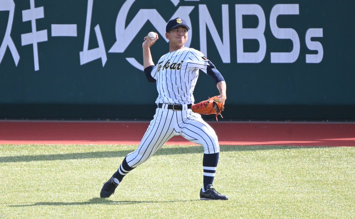 藤本勇太 東海大1年 右腕を柔らかく使い、投球術にも秀でるMax149㌔右腕は、英数学館では3年春に決勝で広陵を1点に抑えるなど、5試合連続で ...