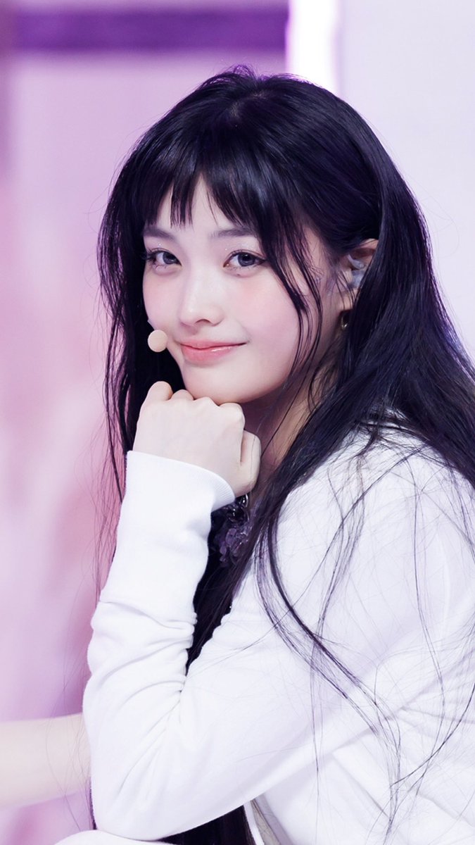 redsenmenki's tweet photo. 2025年に見つけた天才
佐野愛花(CUTIE STREET)
増田彩乃(CUTIE STREET)
矢野ななか(女優)
Deep(韓国コント集団)
へウォン(NMIXX)
イロハ(ILLIT)
アリーナ・シロウ(パフォーマー)
松村北斗(俳優)
八木仁愛(僕が見たかった青空)
大野愛美(女優)

1位はイロハ！ https://t.co/Em1zIZ4vyS