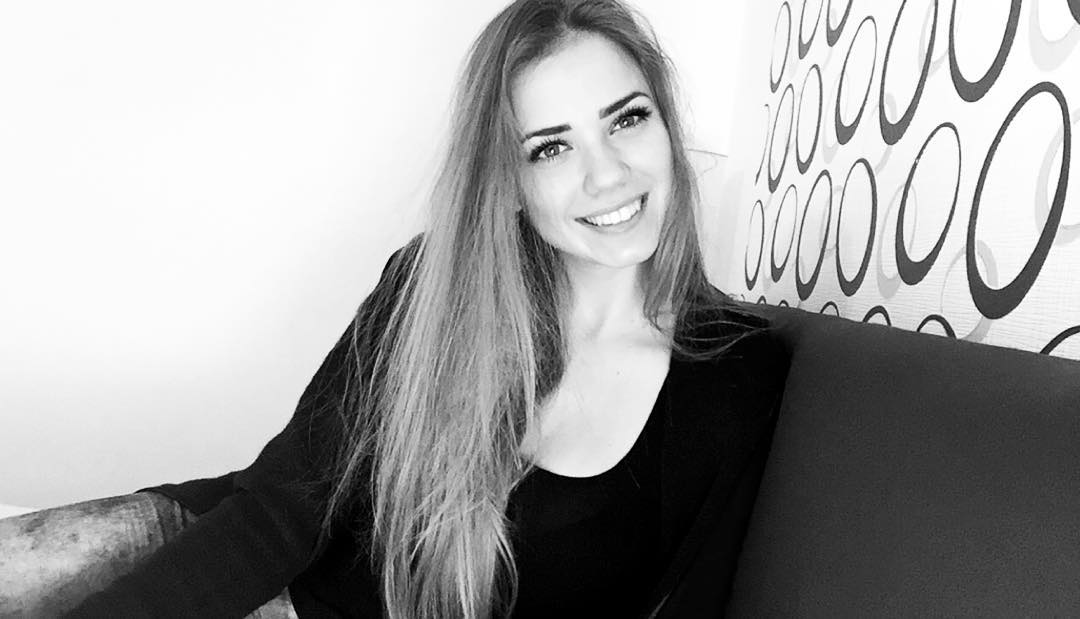 Victoria28ns's tweet image. Ten years ago today, it was probably just another ordinary moment like this.
No filters, no pretence—yet it perfectly captured the most authentic version of myself back then.
#TenYears #TimeAnswers #MeBackThen