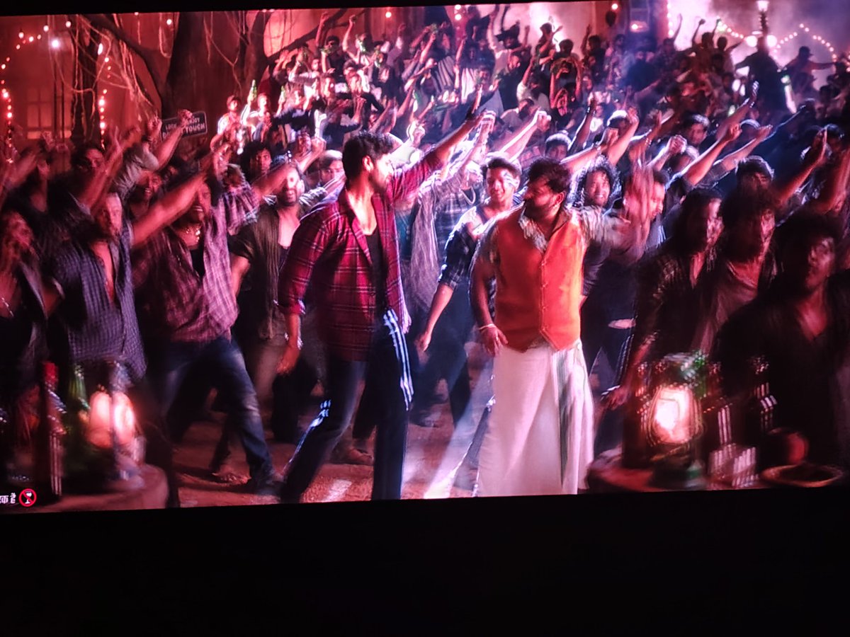 RO हि त् tweet media